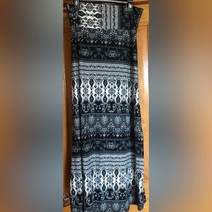 Agnes & Dora Maxi Skirt NWT Black/Gray Print Size M